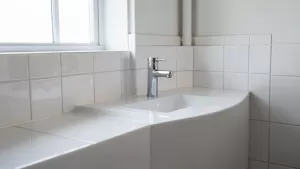 blat z kafelek pod umywalkę