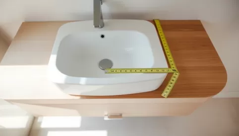 Na jakiej wysokości szafka pod umywalkę nablatową